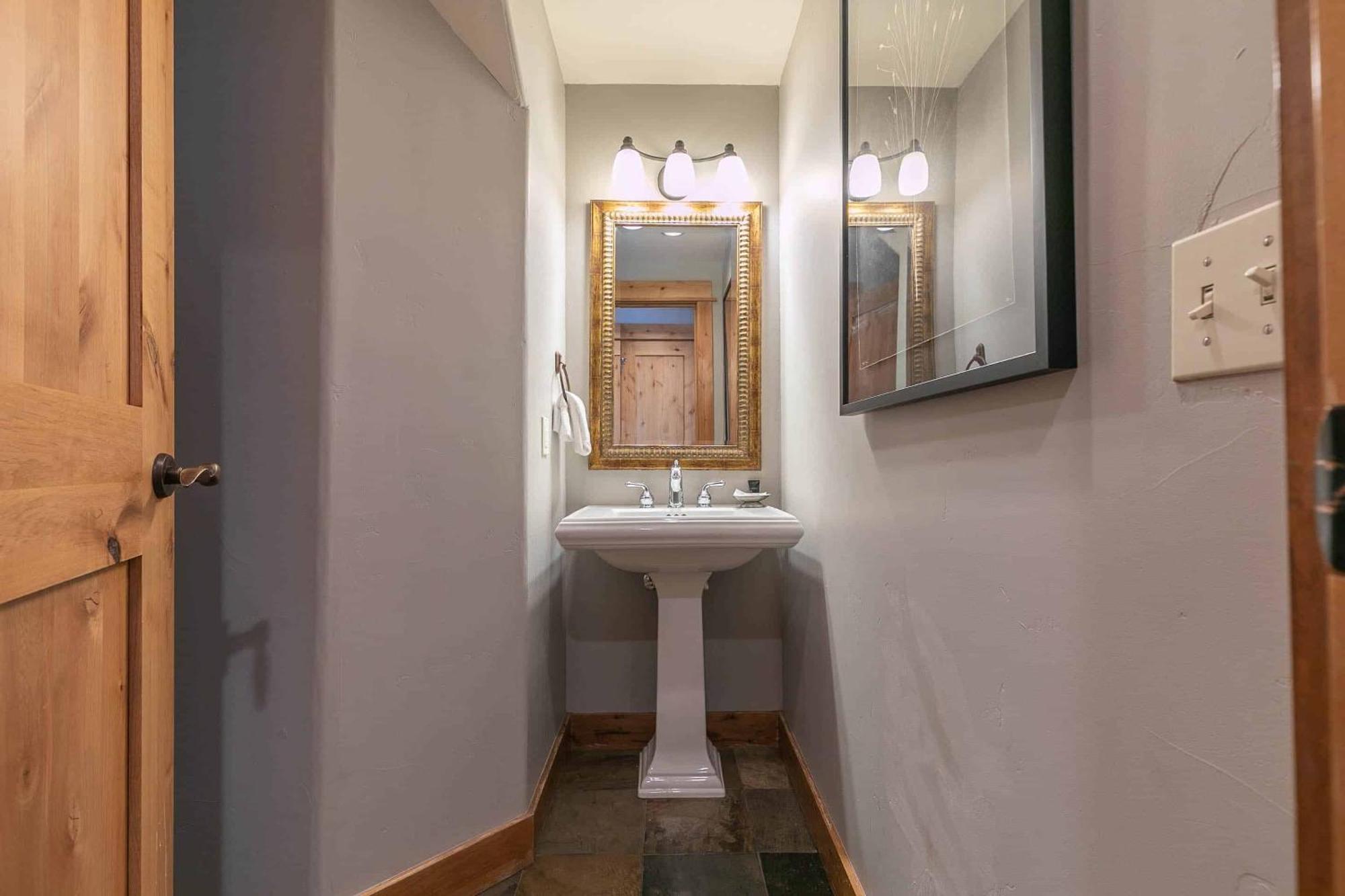 The - Golf, Pool, Play - 2-bedroom Holiday home Truckee