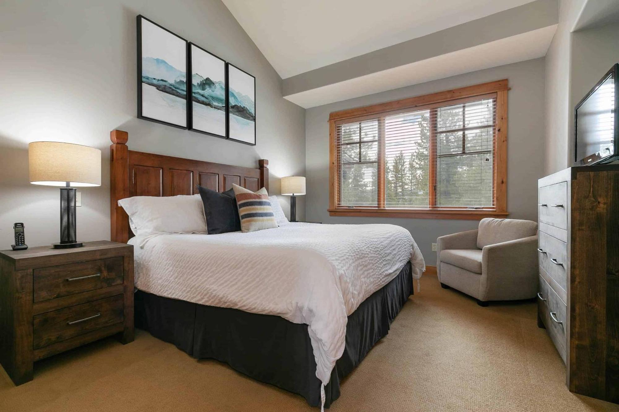 The - Golf, Pool, Play - 2-bedroom Truckee