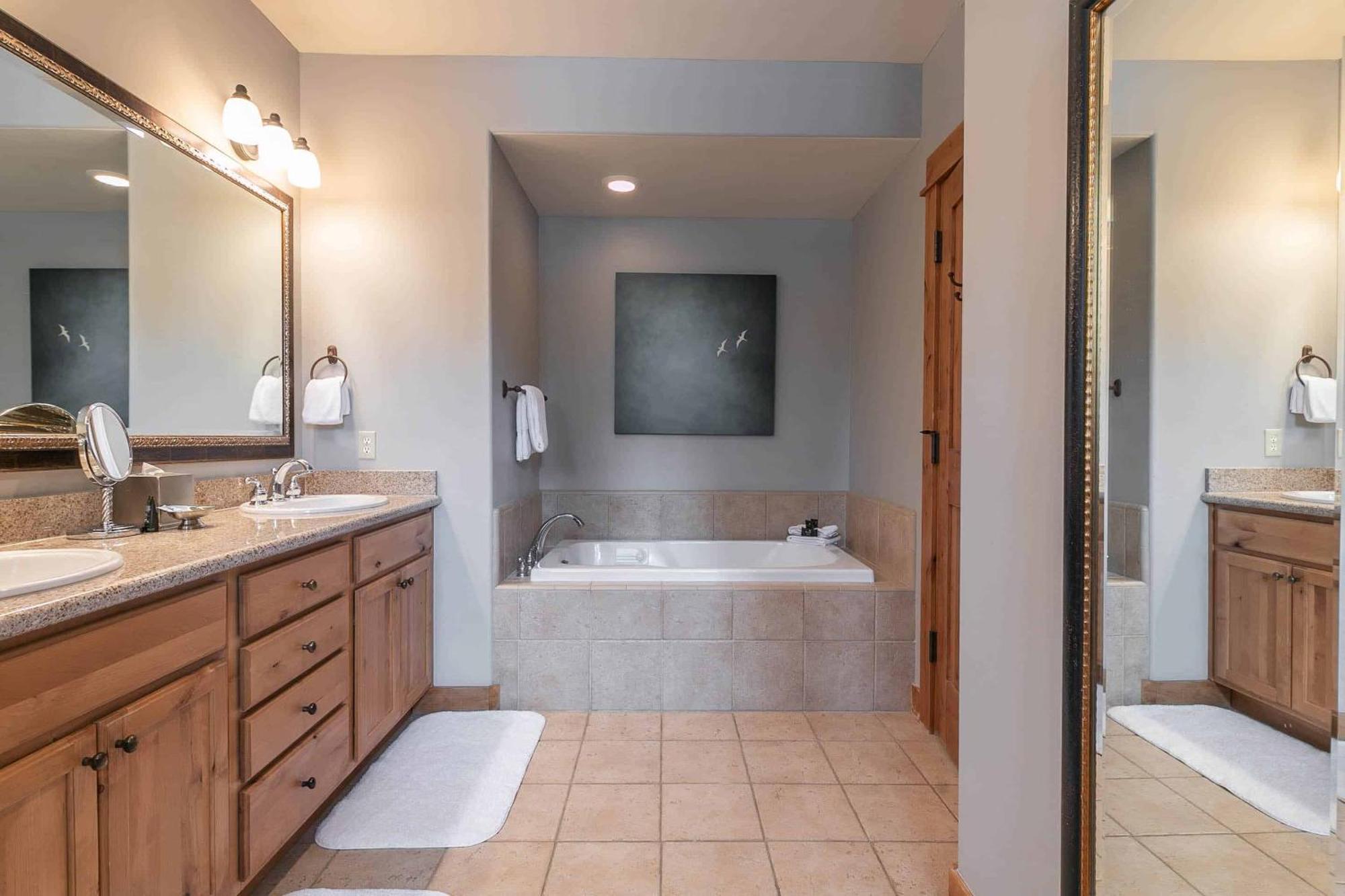 The - Golf, Pool, Play - 2-bedroom Holiday home Truckee